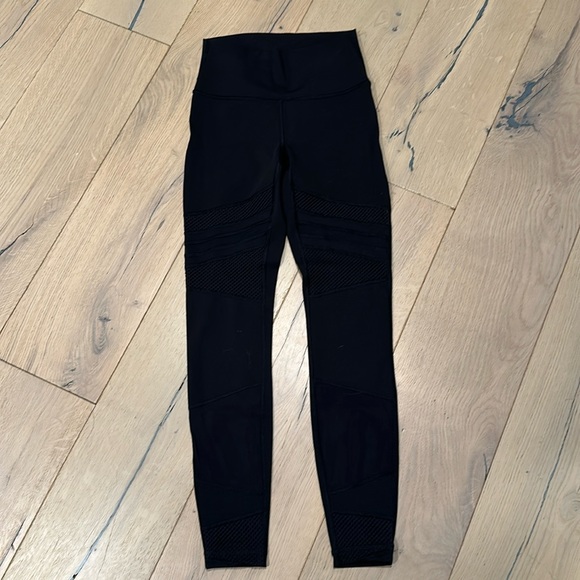 Lululemon black leggings size 4